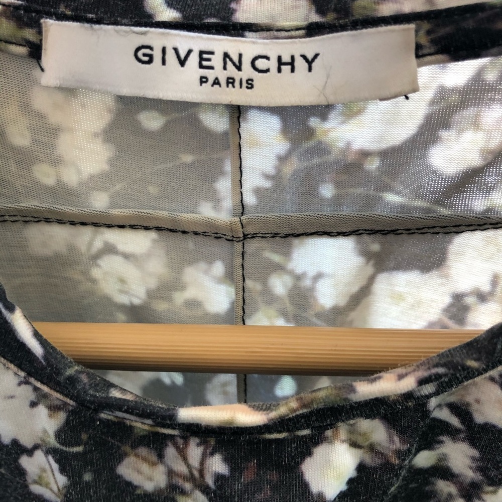 Givenchy T-Shirt - Picture 3 of 4